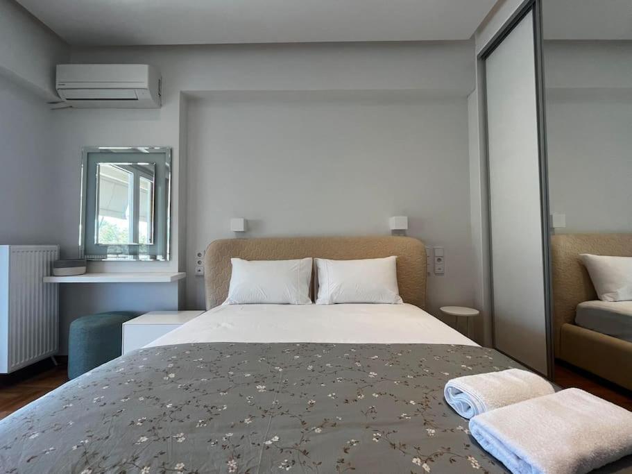 Voula's 2br Escape Elegant And Stylish Living Apartment