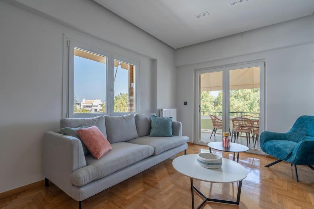 Voula's 2br Escape Elegant And Stylish Living Appartement