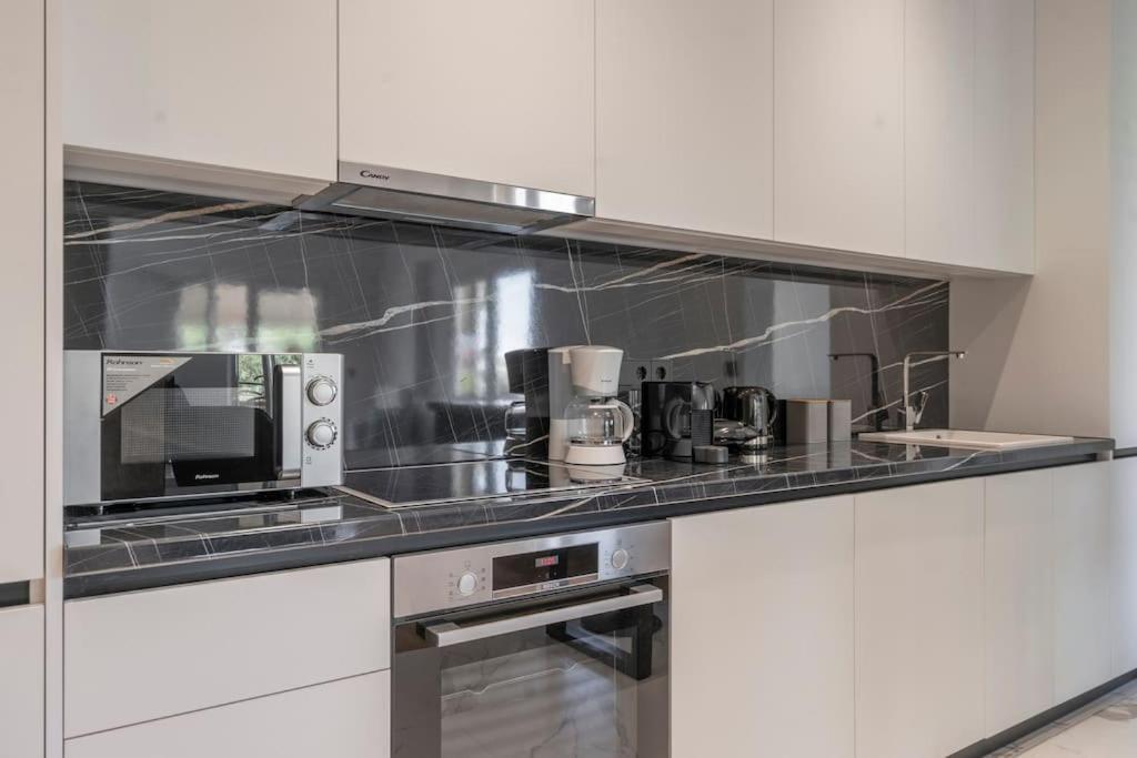 Voula's 2br Escape Elegant And Stylish Living Apartment Athens
