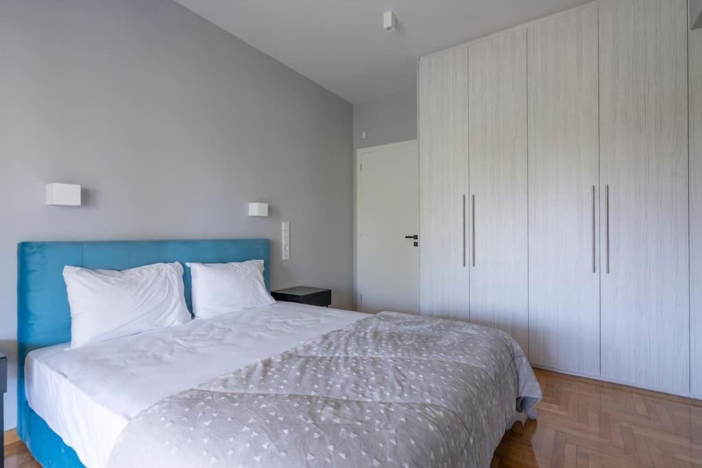 Voula's 2br Escape Elegant And Stylish Living Apartment