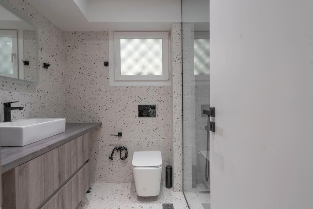 Voula's 2br Escape Elegant And Stylish Living Apartment Athens